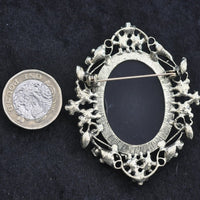 Cameo, silver/white flower
